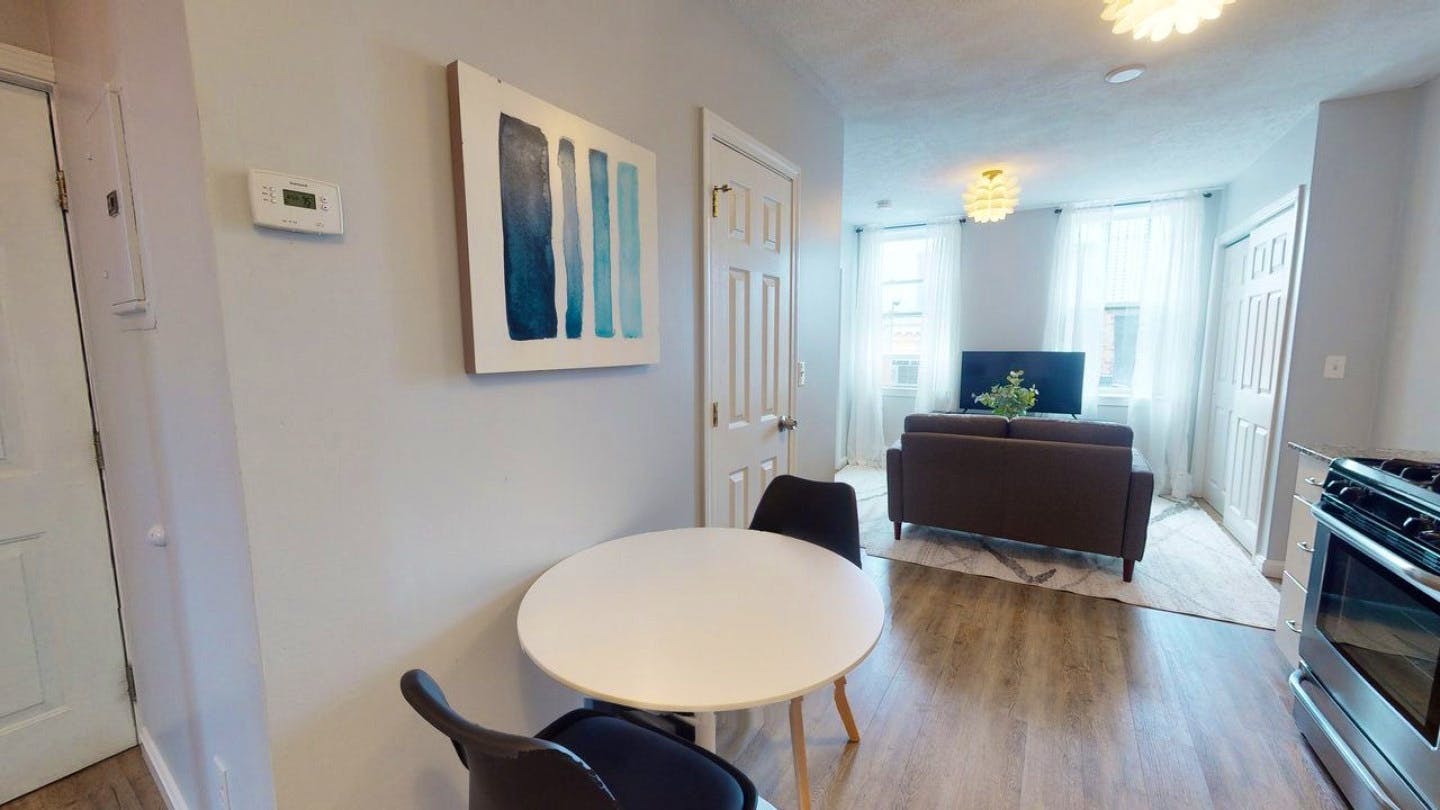 Chic Bright Apt. 1 mile away from Old North Church