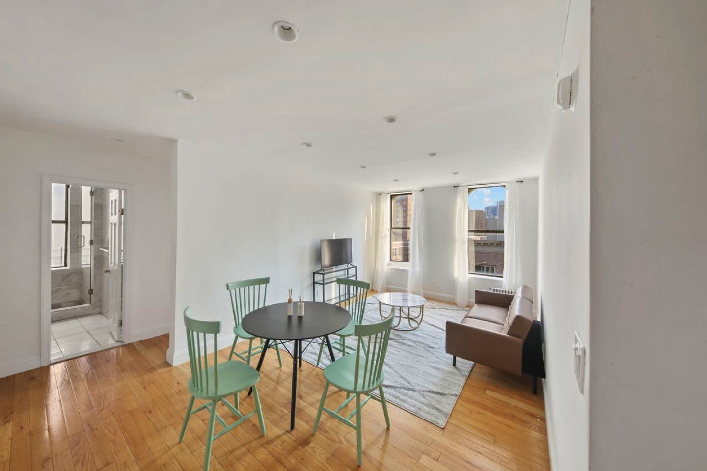 Outstanding Bright Apt. in front of Central Park