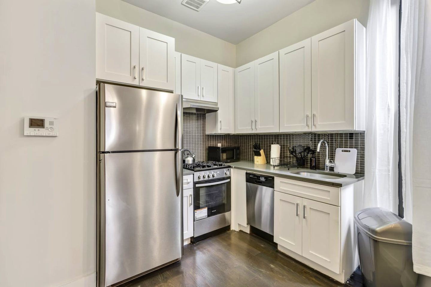 Modern Chic Apt. 2 miles away from Barclays Center