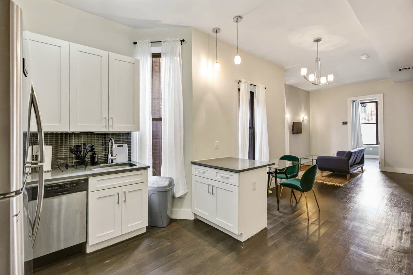 Modern Chic Apt. 2 miles away from Barclays Center