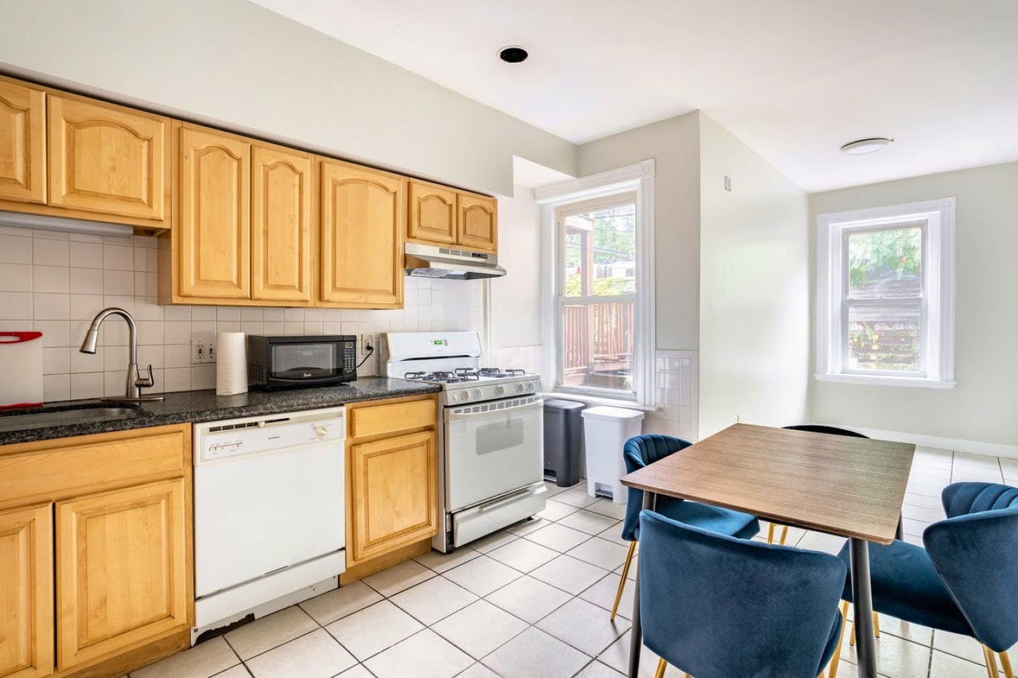 Bright Comfortable Apt. right away from Jean B. Waldstein Playground