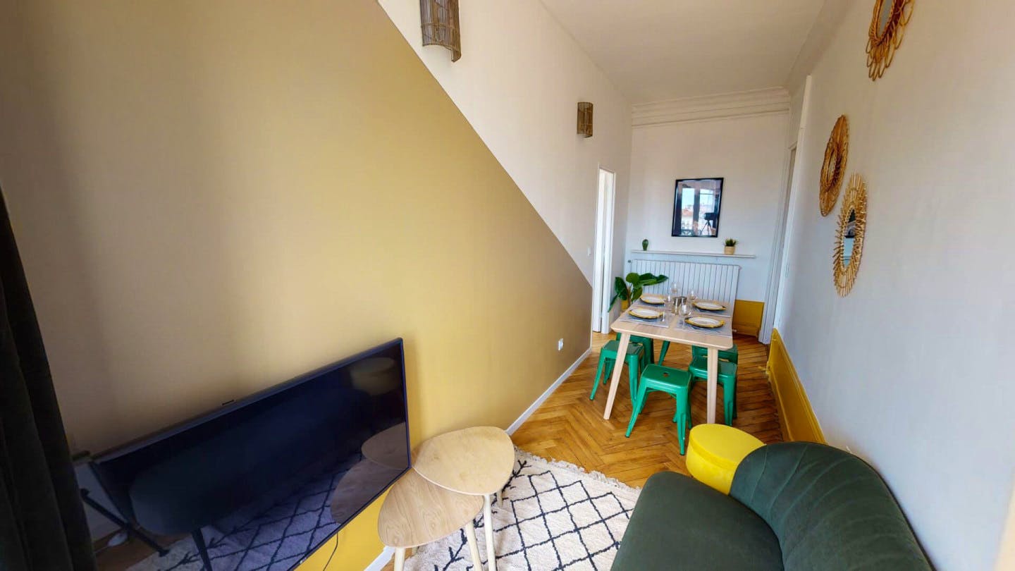 5-Bed Apartment on rue Gasparin
