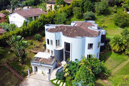 Gorgeous house near Parque Lleras