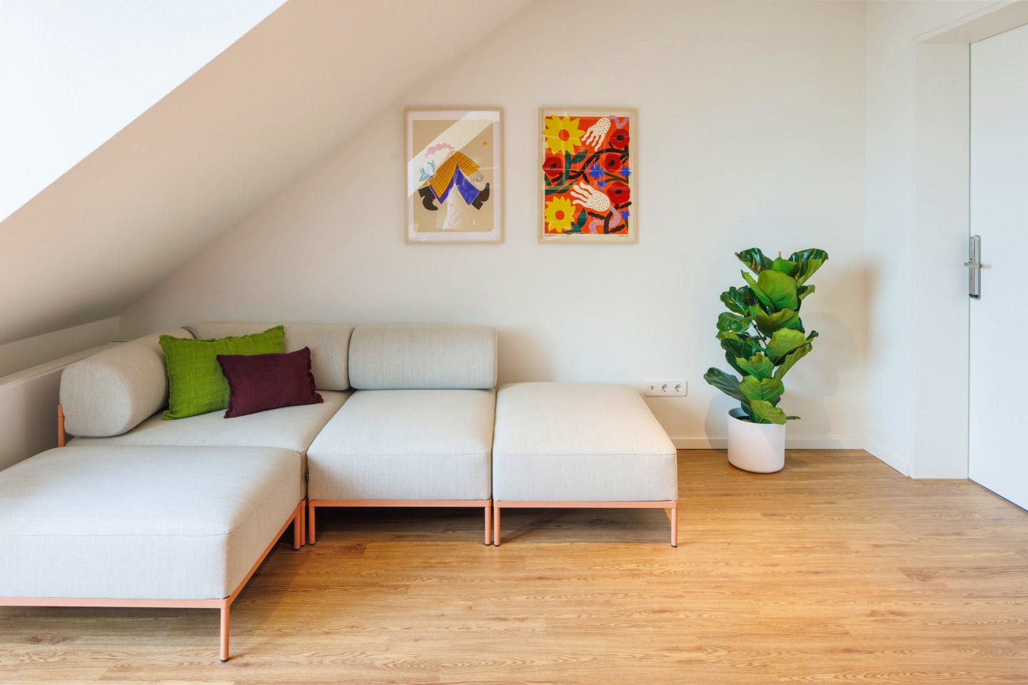 Stylish apartment 3 minutes away from Aachen Preuswald Bus Station