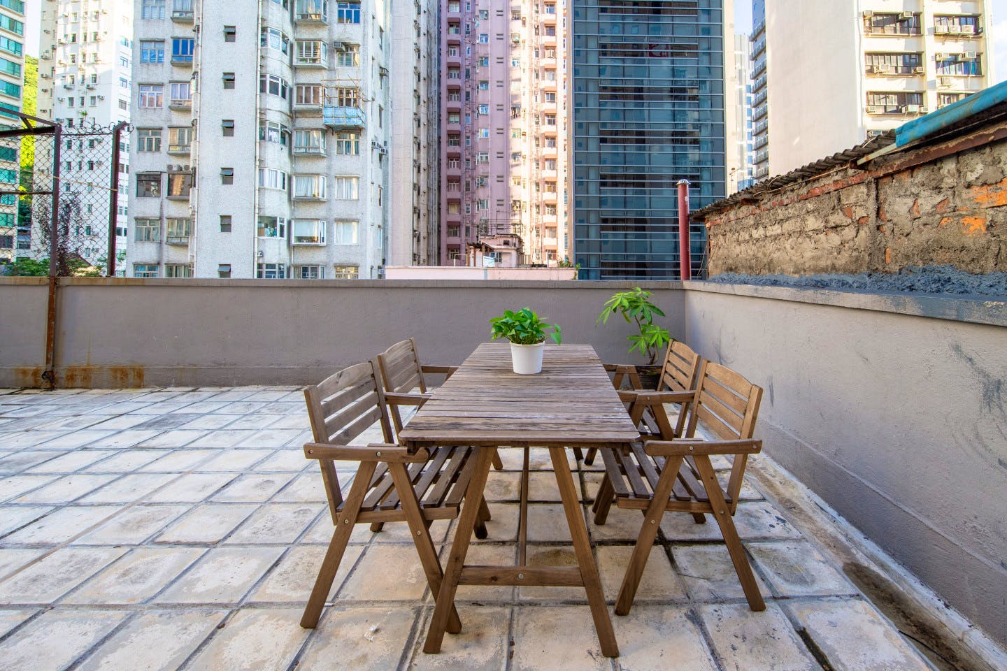 Gorgeous apartment near Tsing Fung Street; King's Road Bus Stop