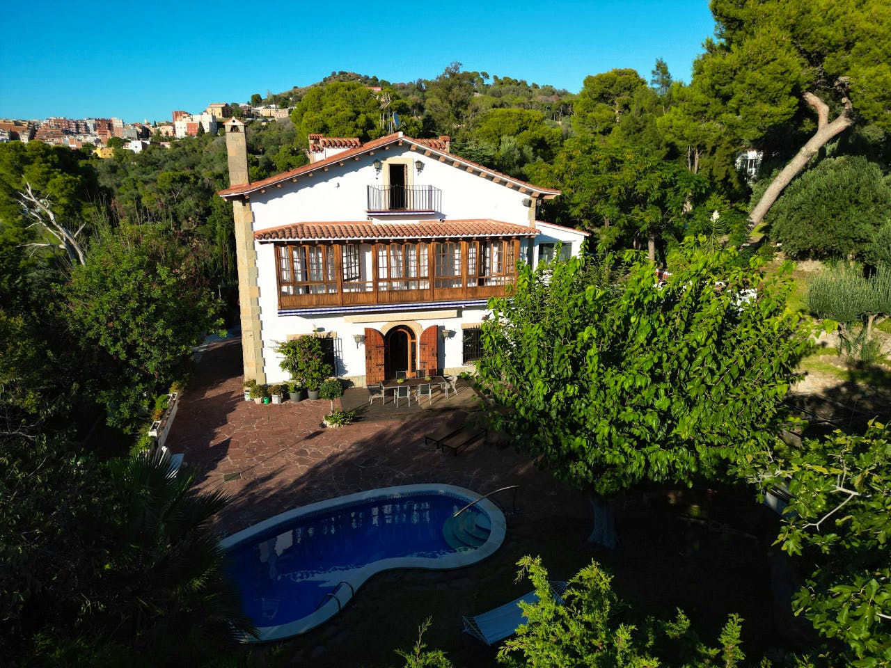Outstanding Comfortable House w/ Pool near Park Güel