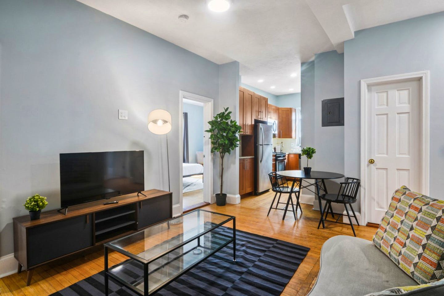 Magnificient Cozy Apt. in front of 183 Harvard Avenue Station