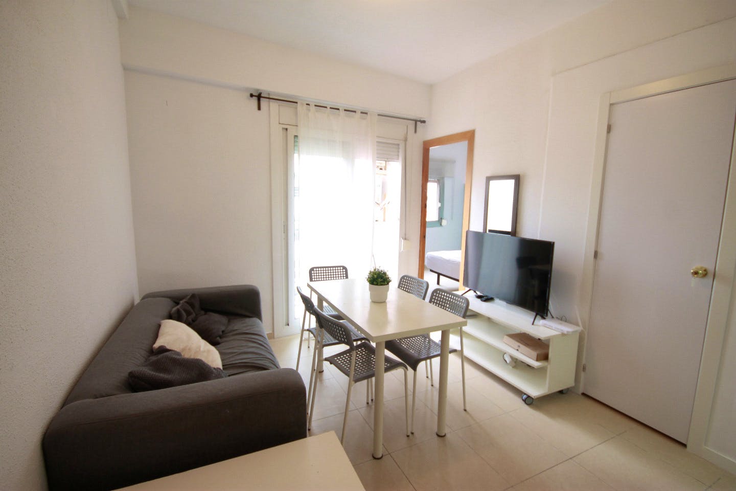 Cozy apartment near Polideportivo La Sagi