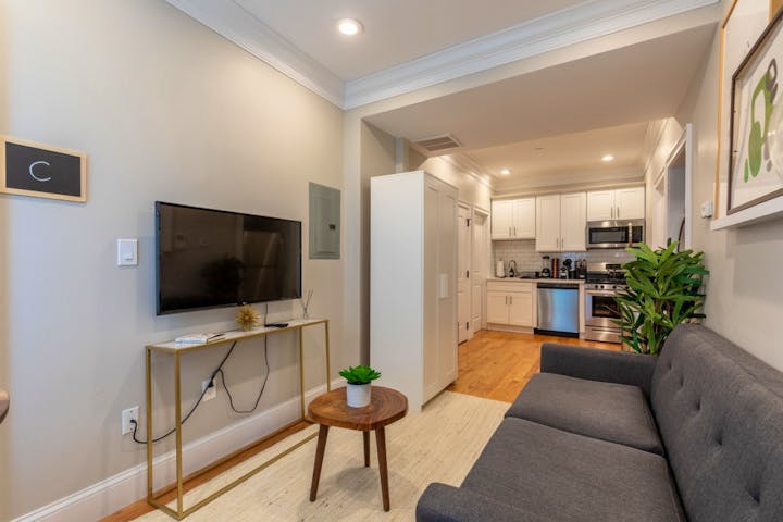Gorgeous Chic Apt. 100m away from Cutillo Park