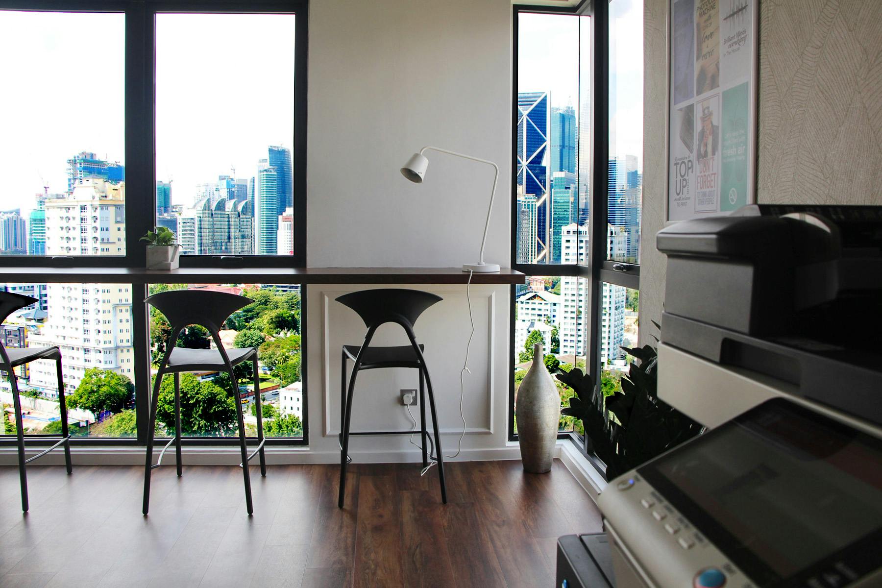 Upscale Style Apt. - Incl. Coworking + Rooftop w/ City View