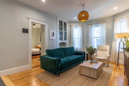 #329 Queen room in Savin Hill 4-bed / 2.0-bath apartment