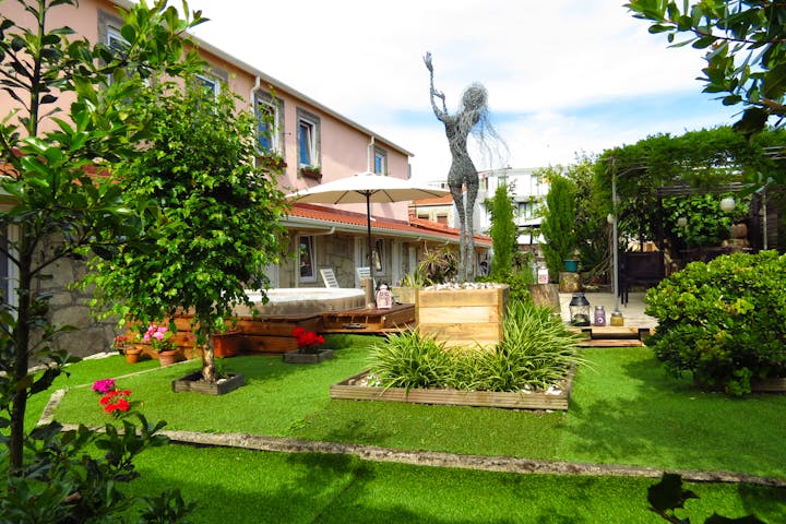 Vibrant Stylish House w/ Terrace + Garden