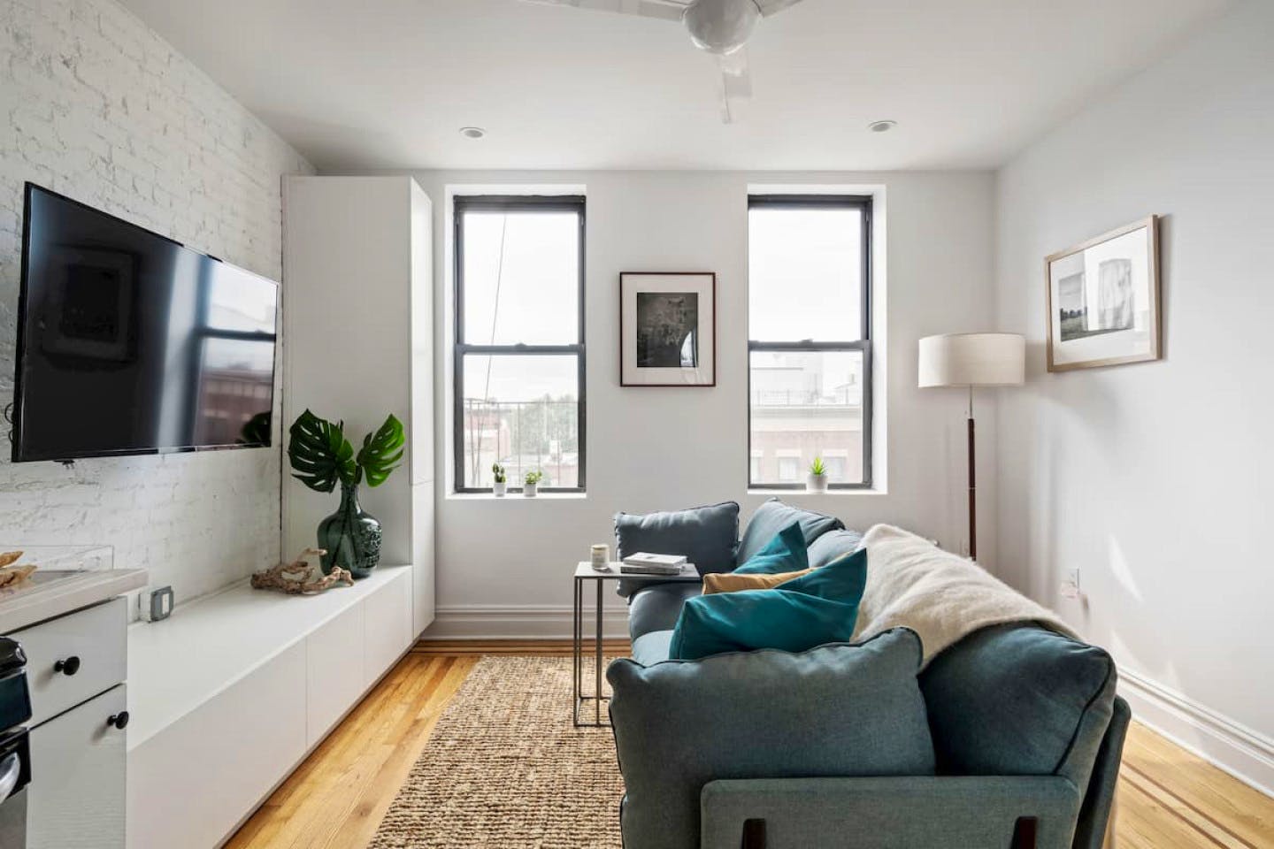 Stunning Bright Apt. w/ Terrace and Lounge Areas near Greenpoint Metro Station