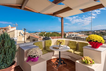Stunning Large Villa w/ Coworking + Rooftop Deck