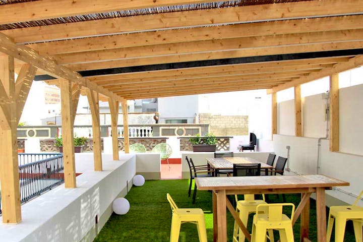Cómoda y espaciosa casa con patio trasero y terraza