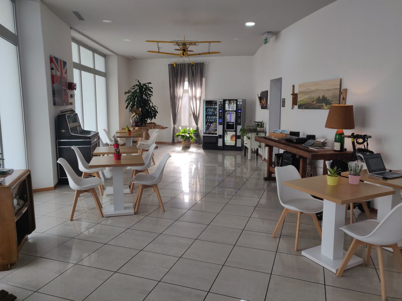 Vibrant Comfortable House w/ Coworking