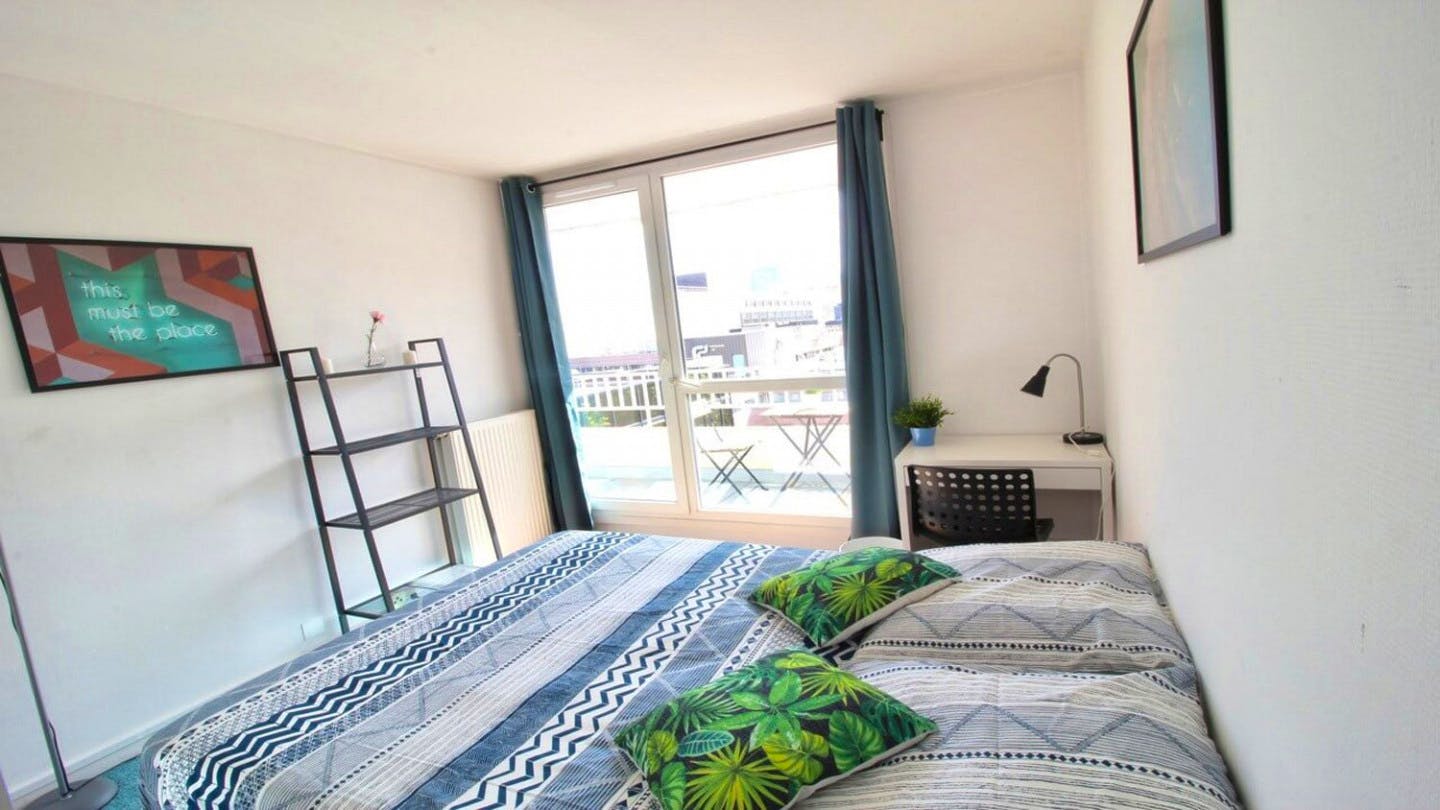 Spacious apartment located near the RER A