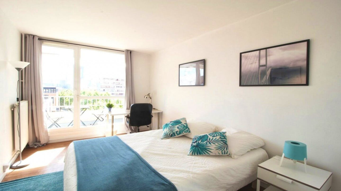 Spacious apartment located near the RER A