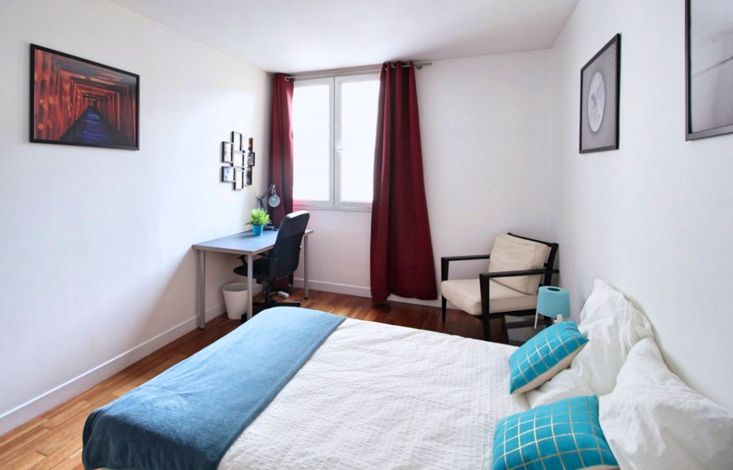 Bright and well appointed apartment located near the Sacré Cœur
