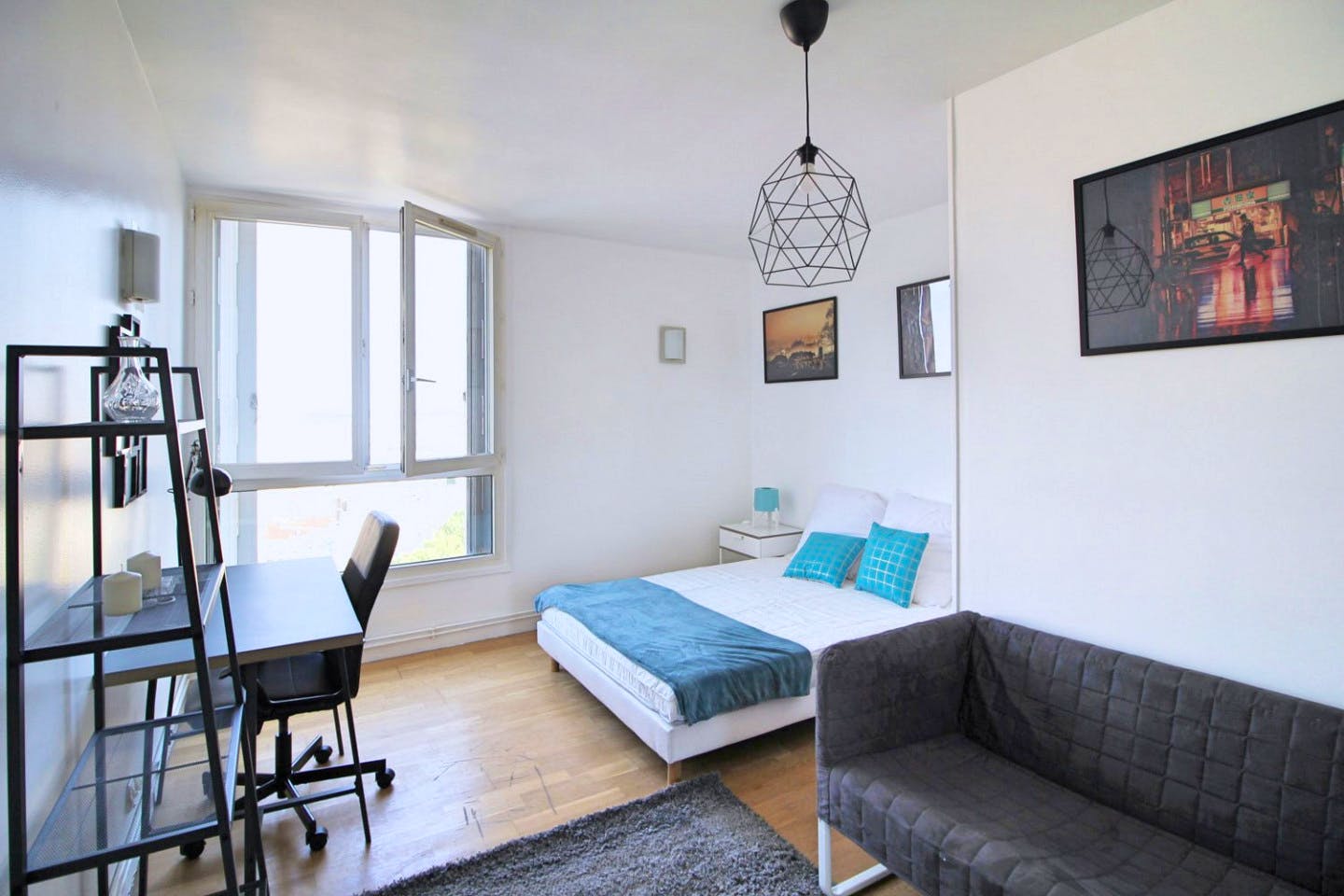 Bright apartment located in the Père Lachaise district