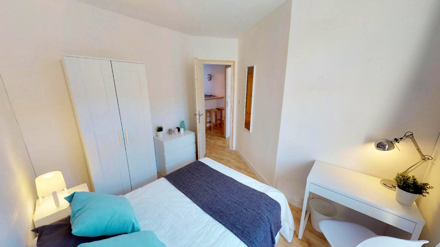 5-Bed Apartment on rue Esquermes