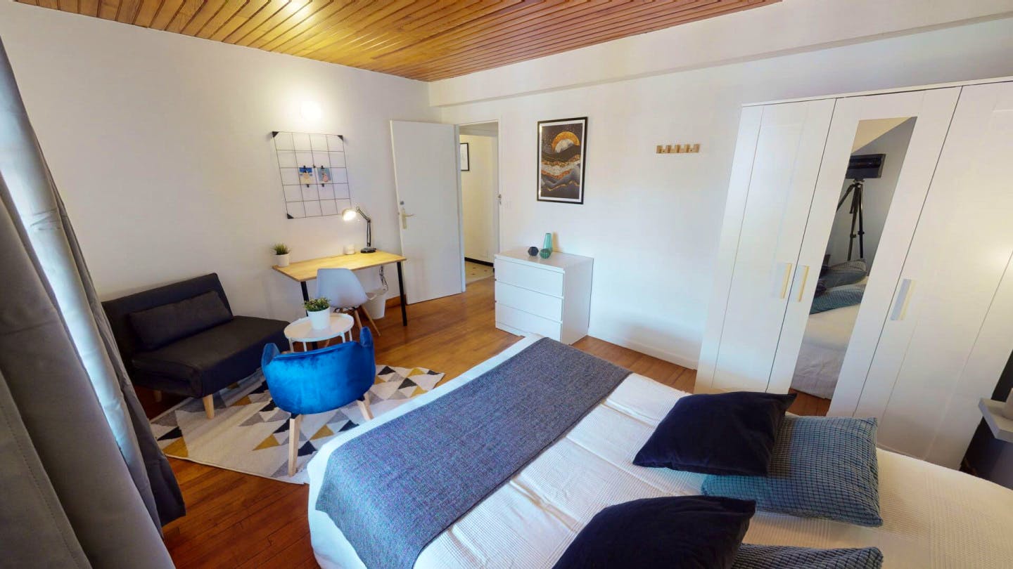 10-Bed Apartment on bis bd du Maréchal Leclerc