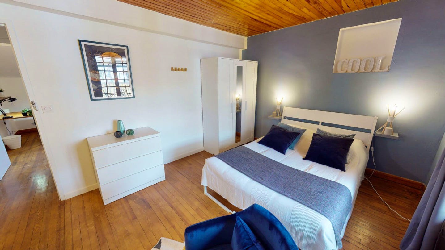 10-Bed Apartment on bis bd du Maréchal Leclerc