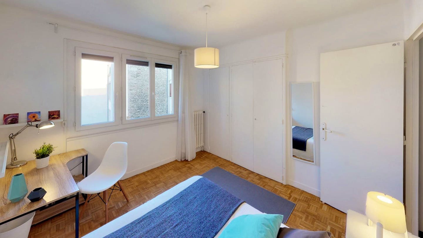 4-Bed Apartment on rue Jules Ferry