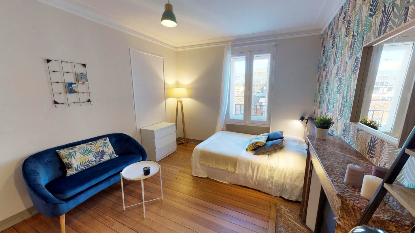 5-Bed Apartment on rue Vital Carles