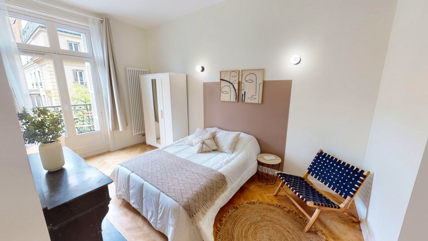 9-Bed Apartment on Rue de Turbigo