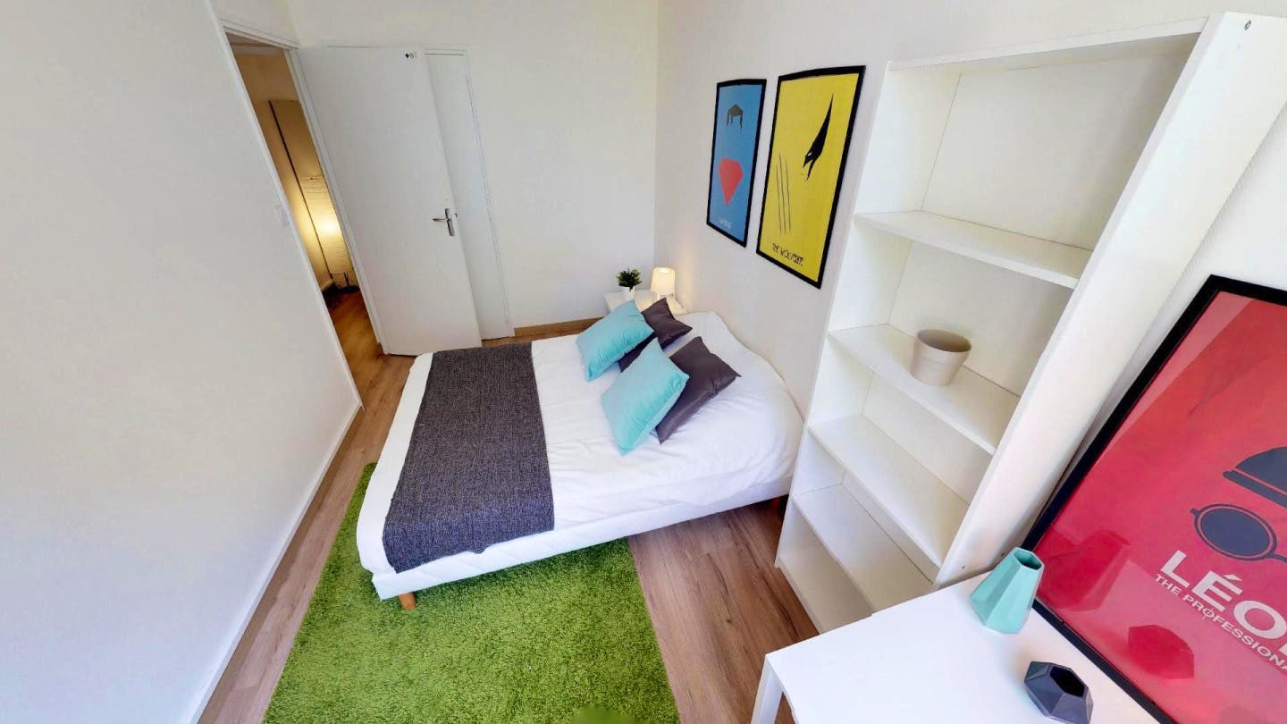 5-Bed Apartment on Rue Bartholdi
