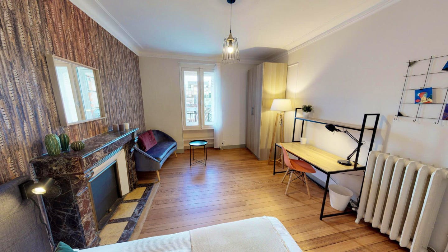 5-Bed Apartment on rue Vital Carles
