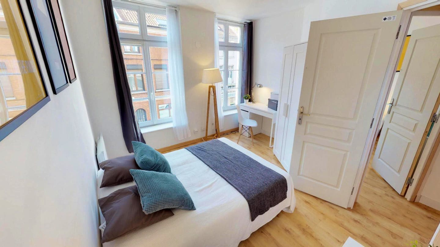 5-Bed Apartment on rue Esquermes