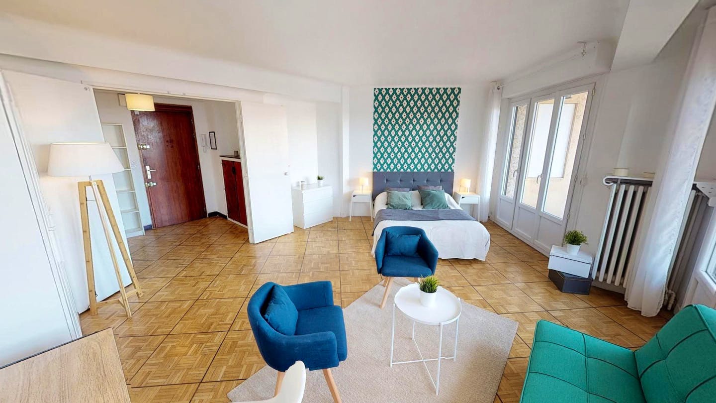 4-Bed Apartment on rue Jules Ferry