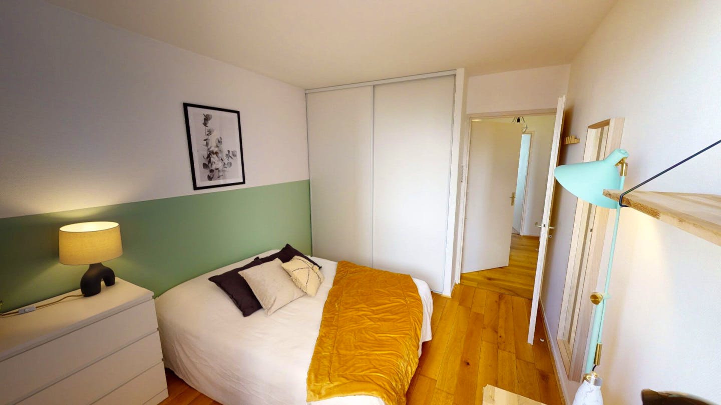 4-Bed Apartment on rue de Brest