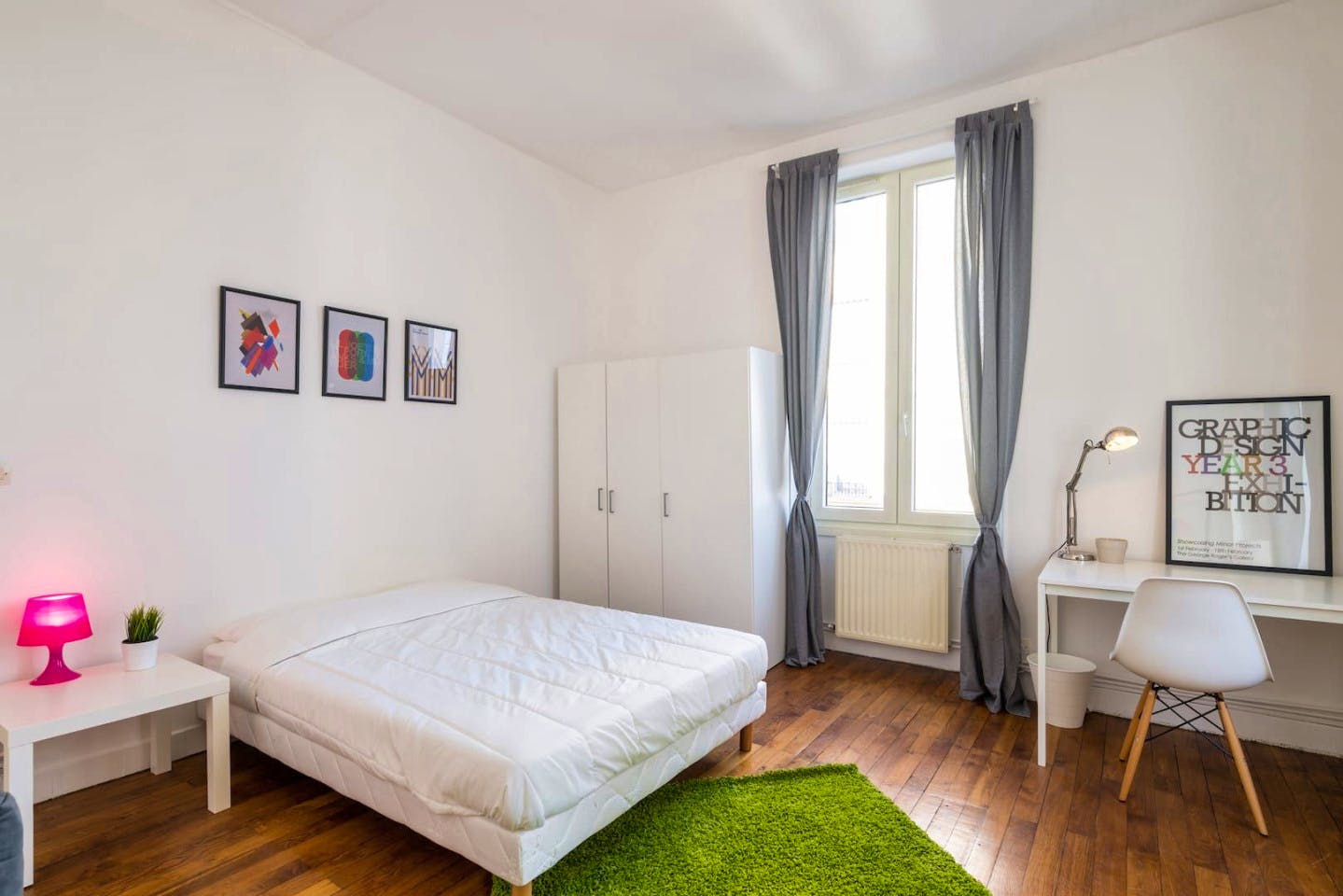 8-Bed Apartment on Rue Villebois Mareuil