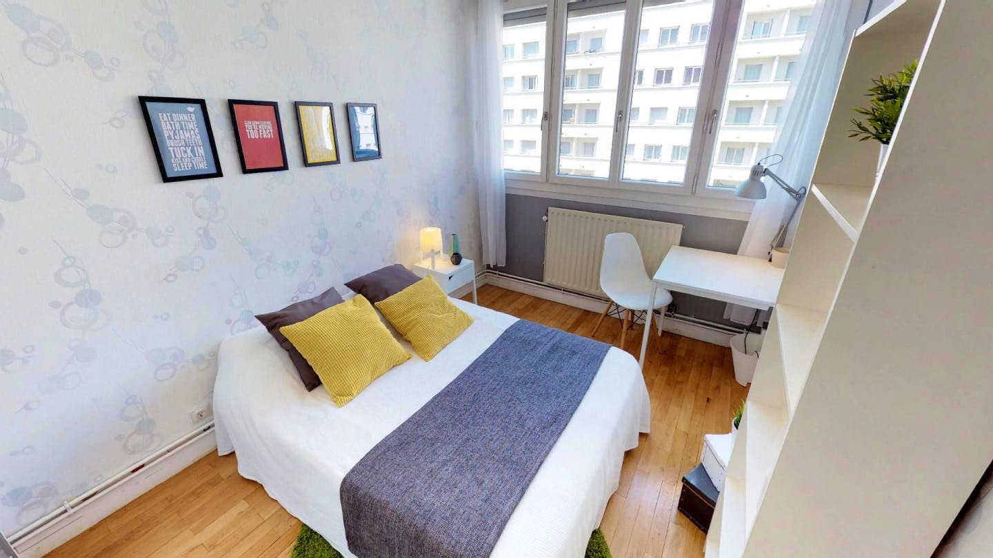 3-Bed Apartment on Rue de l'Abondance