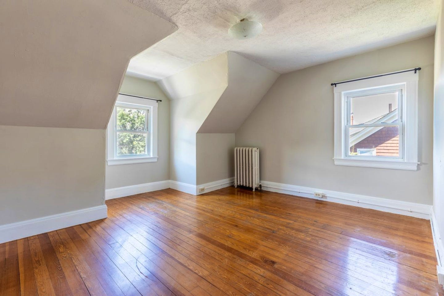 Spacious Chic Apt. 1 mile away from Theresa Hynes Park