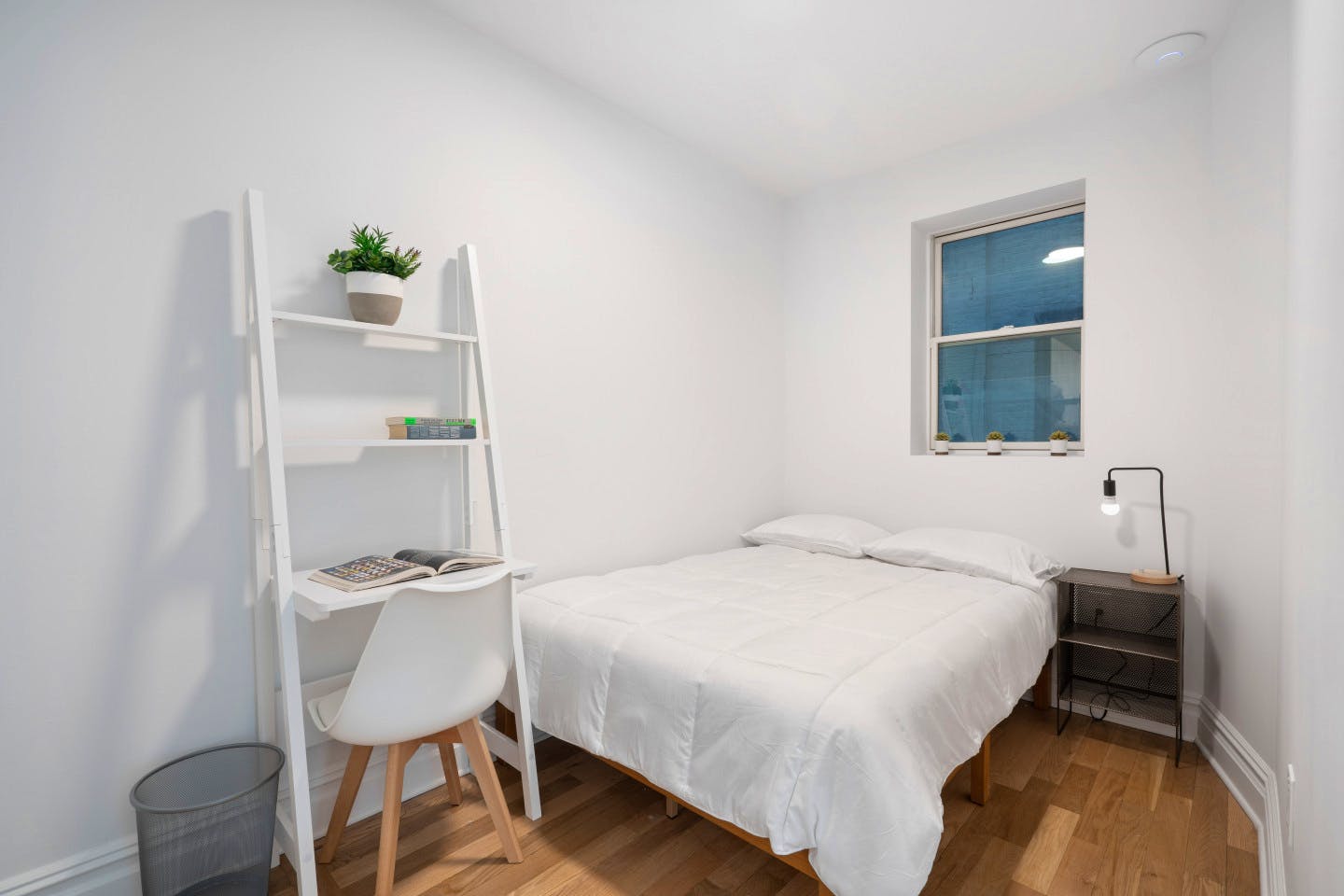 Stunning Bright Apt. w/ Terrace and Lounge Areas near Greenpoint Metro Station