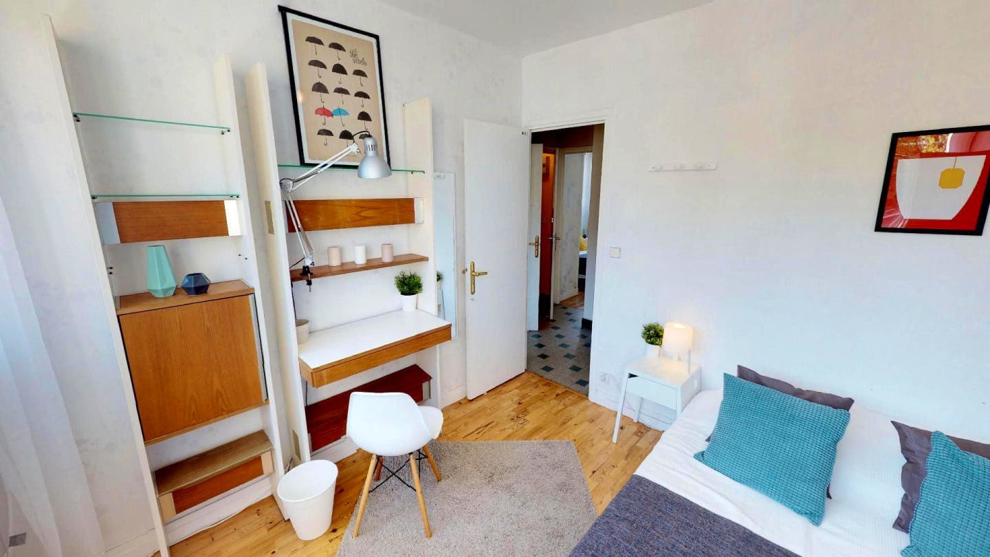 3-Bed Apartment on Rue de l'Abondance