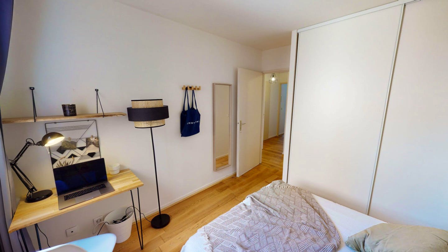 4-Bed Apartment on rue de Brest