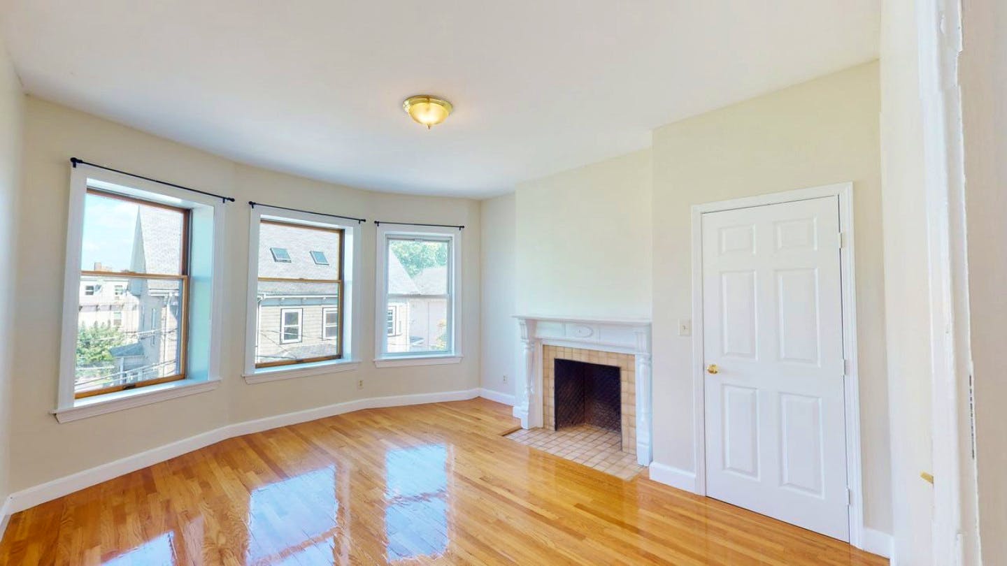 Charming Cozy Apt. near 1 block away from Red City Fitness