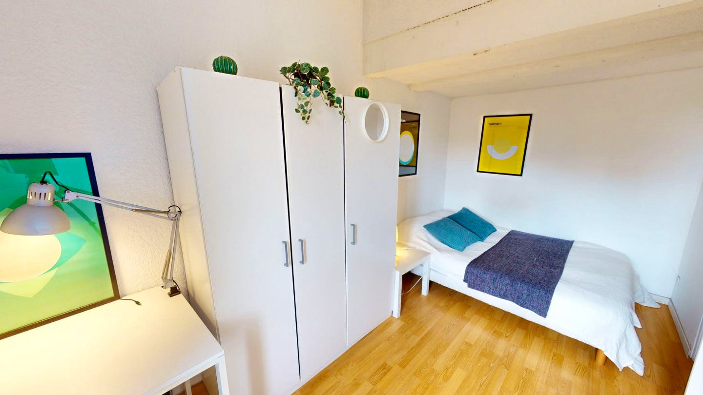 5-Bed Apartment on Bis rue de Barcelone