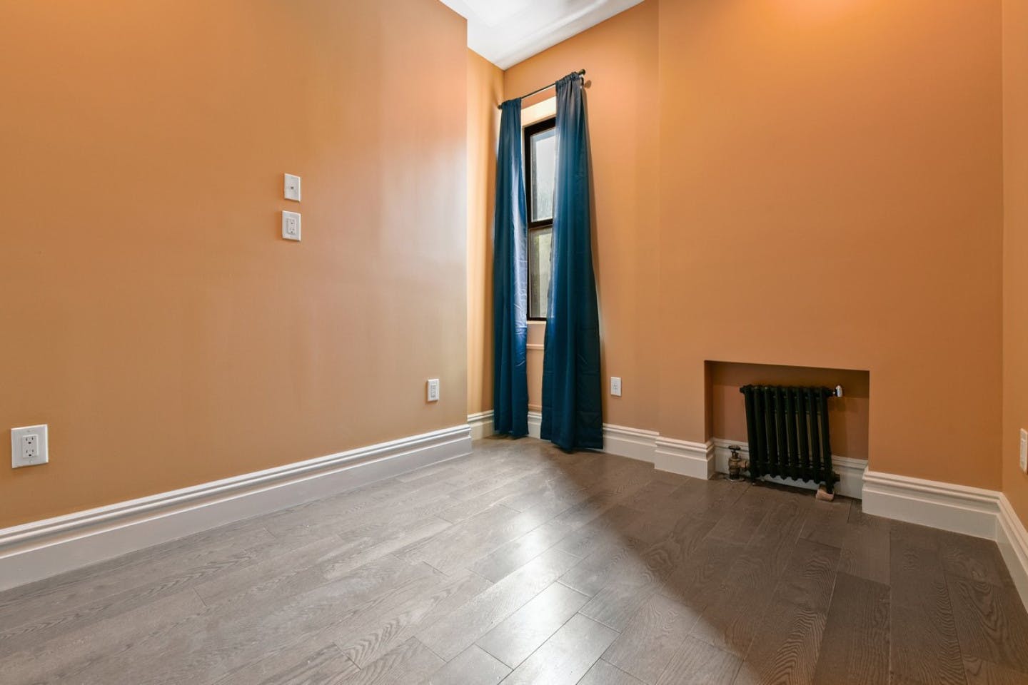 Delightful Majestic Flat close to East River Park