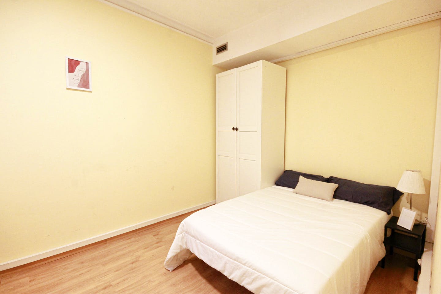 Brilliant apartment nearby the Hospital Clínic Metro Station