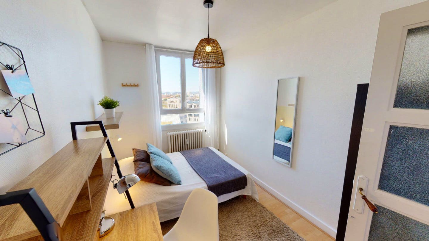 3-Bed Apartment on Avenue Berthelot