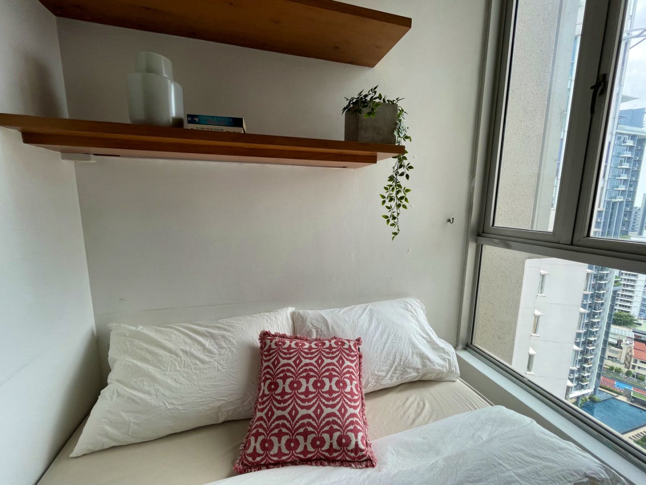 Cozy apartment walking distance to City Square Mall